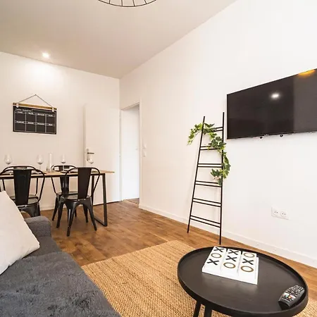 Immeuble Spacieux - Hyper Centre - 15 Couchages Holiday home