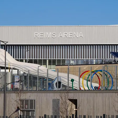 Immeuble Spacieux - Hyper Centre - 15 Couchages Holiday home Reims