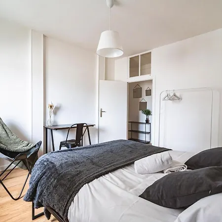 Immeuble Spacieux - Hyper Centre - 15 Couchages *
