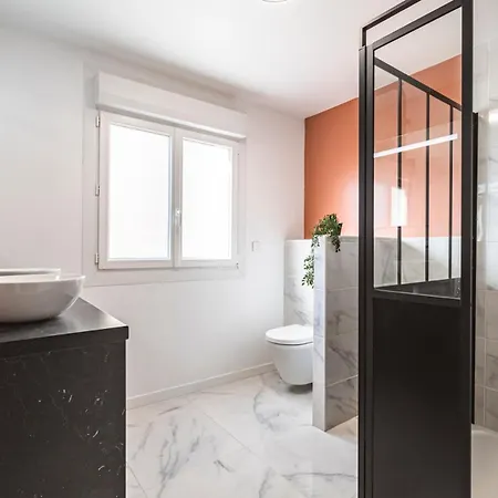 別荘 Immeuble Spacieux - Hyper Centre - 15 Couchages *