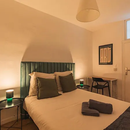 Immeuble Spacieux - Hyper Centre - 15 Couchages *