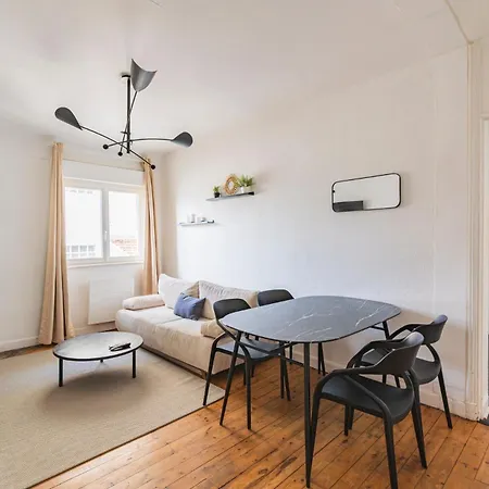 Immeuble Spacieux - Hyper Centre - 15 Couchages Reims