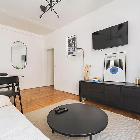 Immeuble Spacieux - Hyper Centre - 15 Couchages Holiday home Reims