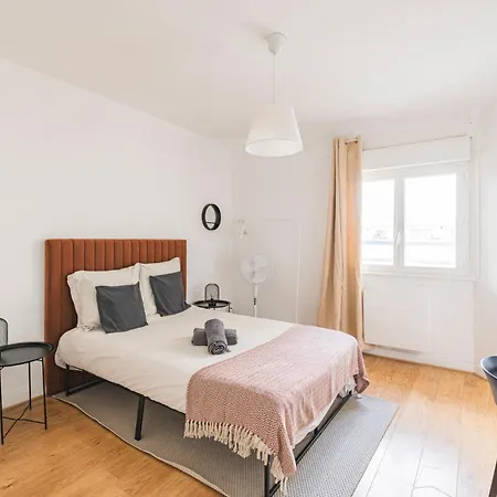 Holiday home Immeuble Spacieux - Hyper Centre - 15 Couchages Reims