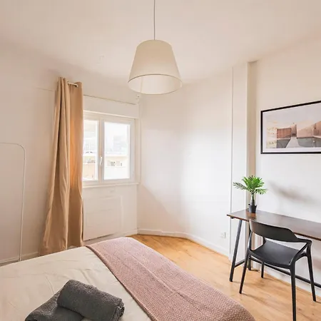 Immeuble Spacieux - Hyper Centre - 15 Couchages Holiday home