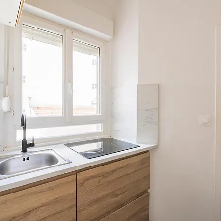 Immeuble Spacieux - Hyper Centre - 15 Couchages Holiday home Reims