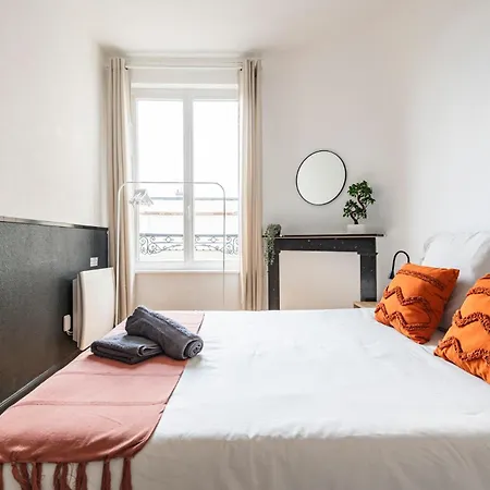 Immeuble Spacieux - Hyper Centre - 15 Couchages *
