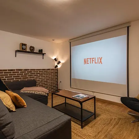 Immeuble Spacieux - Hyper Centre - 15 Couchages Holiday home