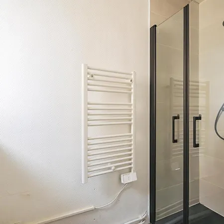 Immeuble Spacieux - Hyper Centre - 15 Couchages Holiday home